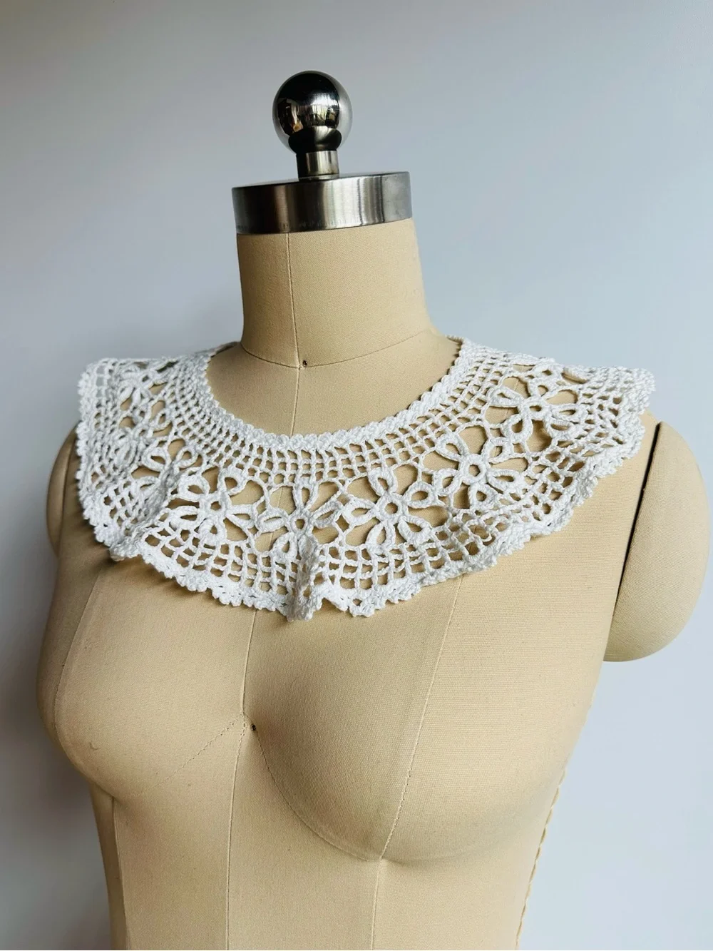 Vintage Handmade Crochet Lace Collar Floral Peter Pan Detachable Statement Boho
